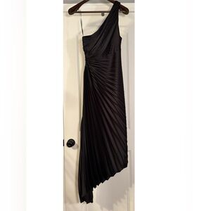 Dress Forum Black One-Shoulder Pleated Dress